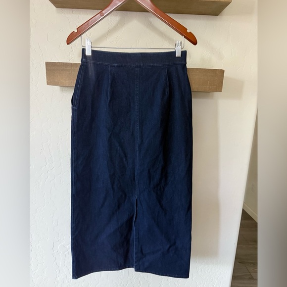 Uniqlo|Classic Midi Denim Skirt in dark wash,high waisted•XS & stretchy pull-on - Picture 10 of 15